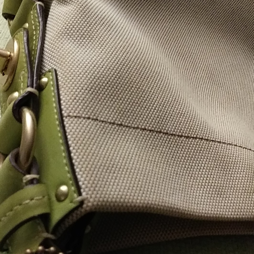 COACH PURSE SSSUUPER CUTE 🍋 - Picture 6 of 6